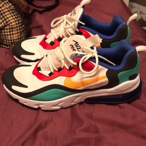 Youth size 6 Nike air 270 react